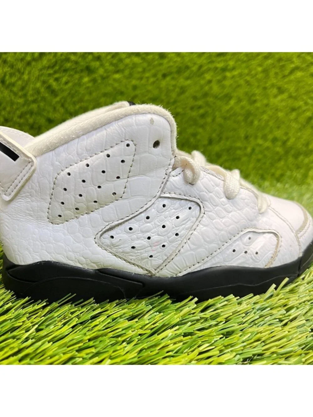 Nike Air Jordan 6 Retro Boys Size 9C White Black Athletic Leather Shoes Sneakers
